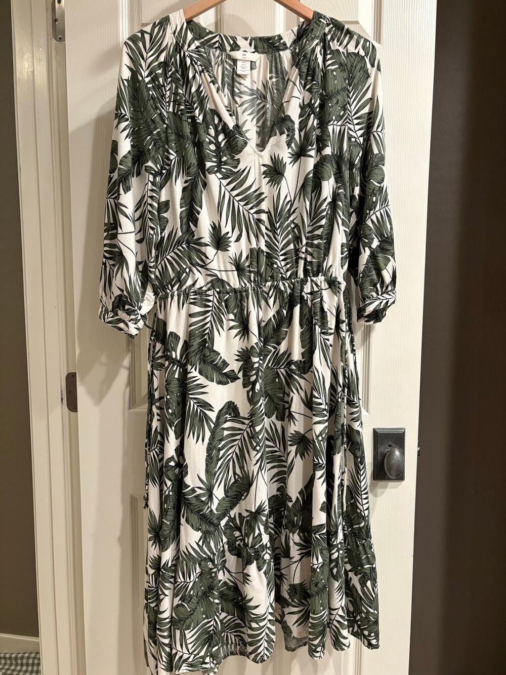 H&M Tropical Leaf Print Midi Dress Size Large / XL Vacation Resort Summer
